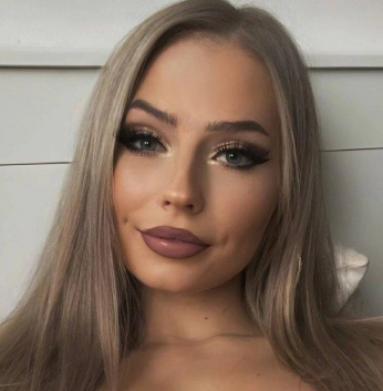 Если ты ищешь незабываемые ощущения, тогда тебе ко мне. Сладкая кошечка ждет именно тебя для яркого и страстного вечера. Обещаю, ты будешь в восторге! 9552, 24 года